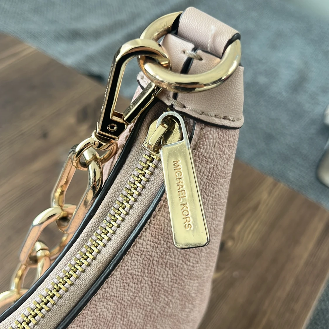 Rosa axelväska från Michael Kors - 2