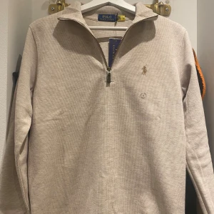 Ralph Lauren Quarter Zip  - Helt ny och påse ingår! Kan passa som XS också (är väldigt slim fit)