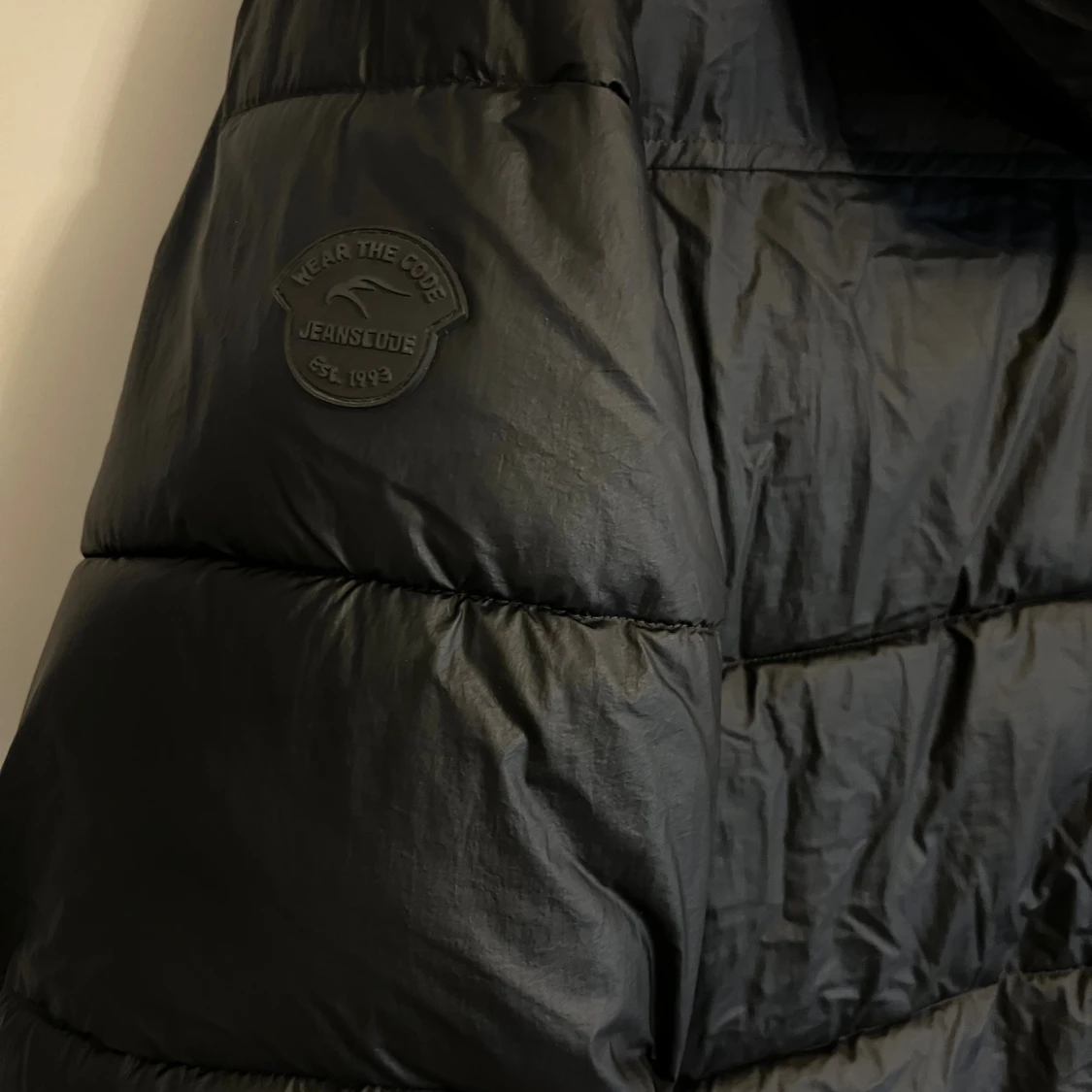 Svart pufferjacka från Indigo Jeanscode - 1