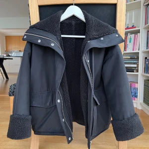 Vinterjacka - As snygg vinterjacka som inte kommer till användning 🥰 nypris 1700