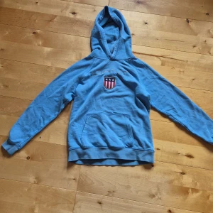 Gant hoodie - Stilren gant hoodie med luva och känguruficka. Kontakta gärna vid frågor eller prisförslag!