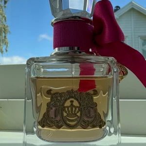 Viva La Juicy EdP 50ml - Juicy Couture Viva La Juicy Eau de Parfum, 50 ml. Se mängd på bilden 🥰
