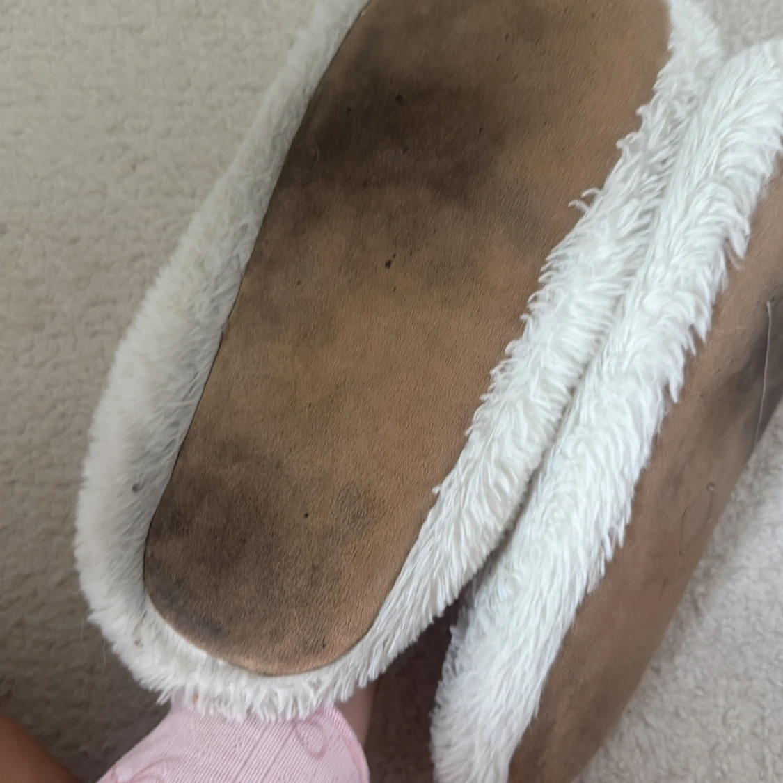 Vita fluffiga tofflor - 2