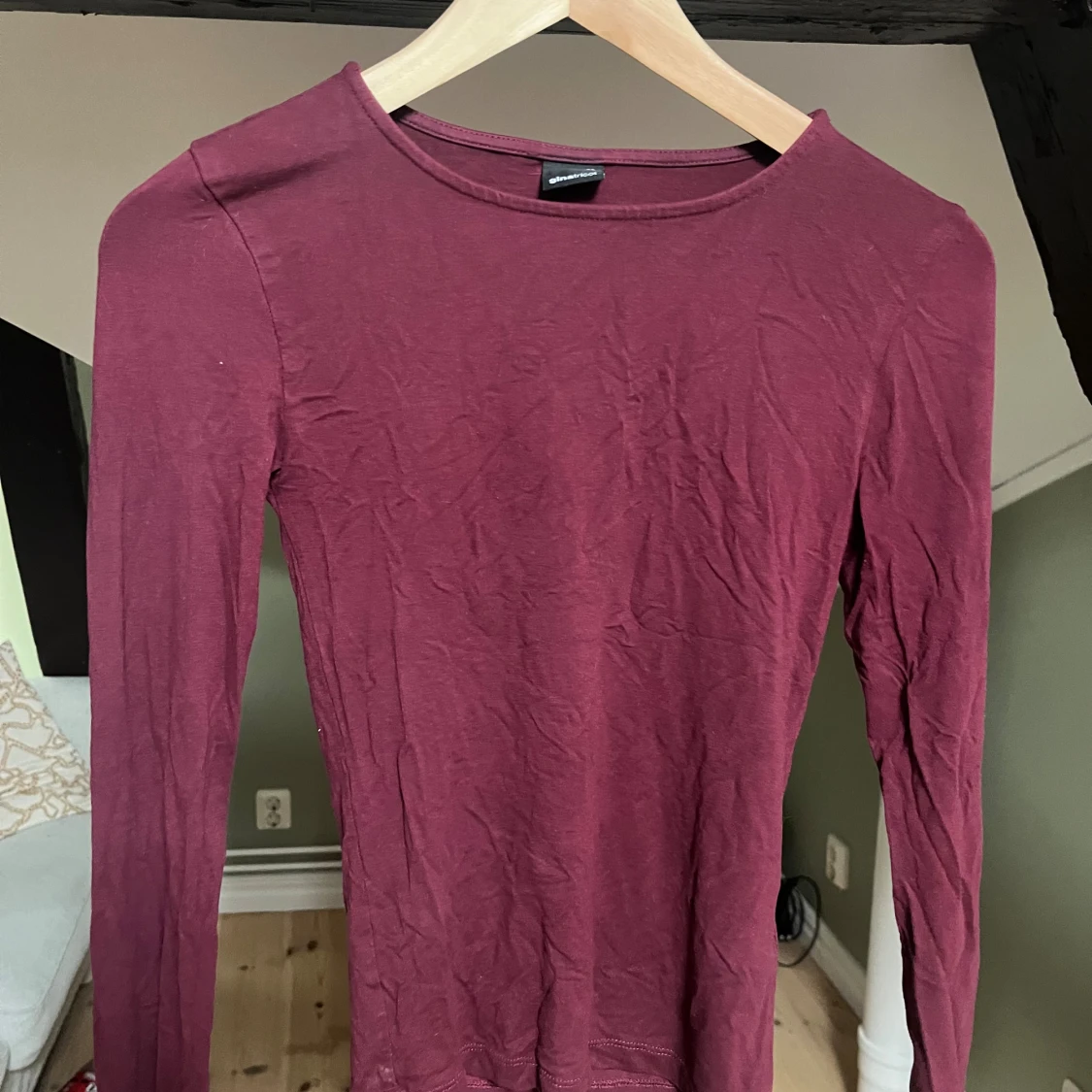 Vinröd långärmad tröja Gina Tricot XS - 1