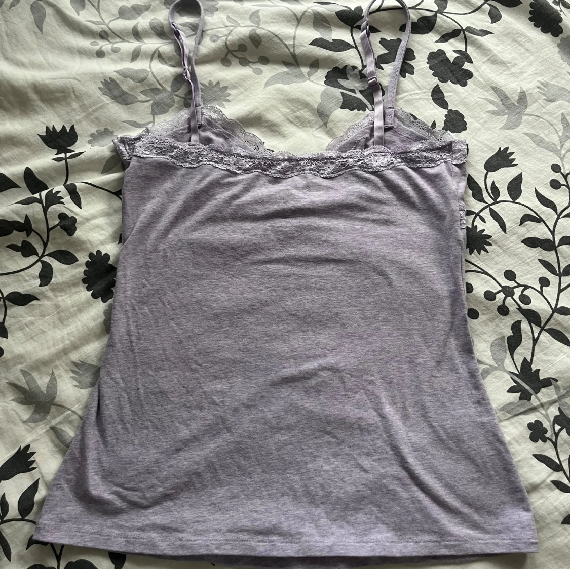 Supergulligt ljuslila linne med spets  - 3