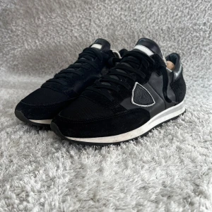 Philippe Model trpx  - Philippe Model trpx trainers. Mycket bra skick. Strl 39. Fråga vid funderingar.