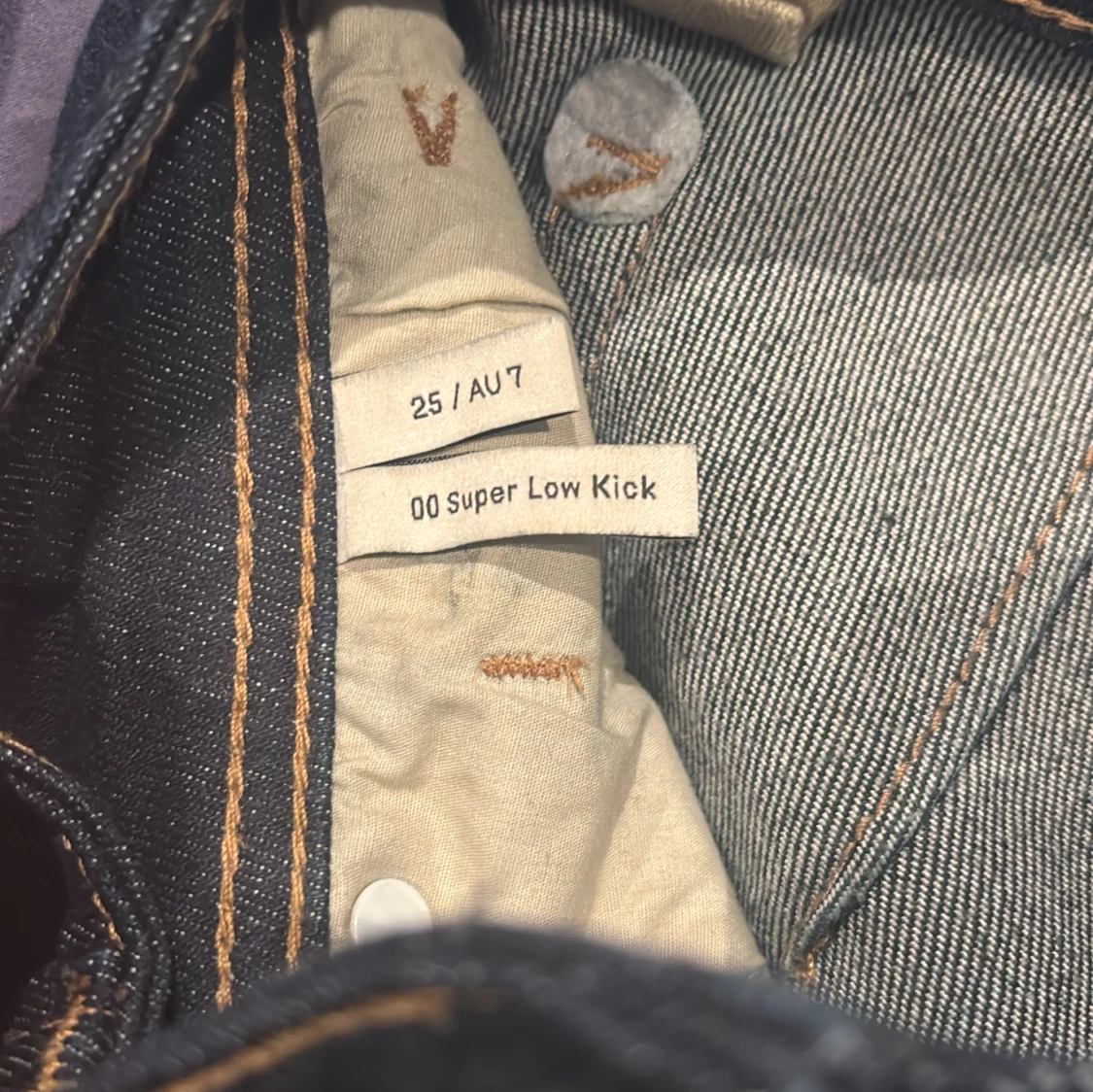 Mörkblå bootcut jeans från Abrand - 4