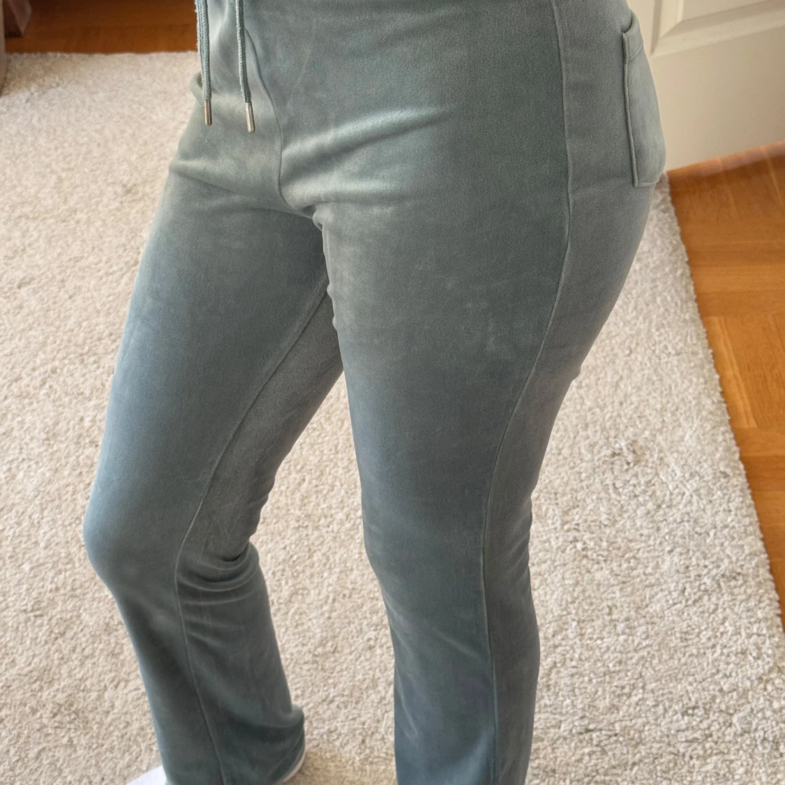 Turkosa/gråa mjukisbyxor med snörning - 1