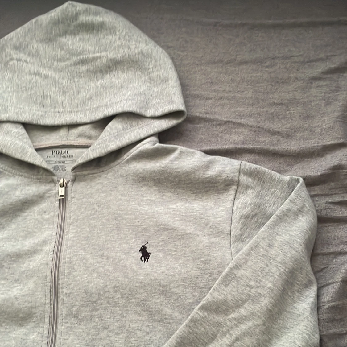 Grå hoodie från Polo Ralph Lauren - 2