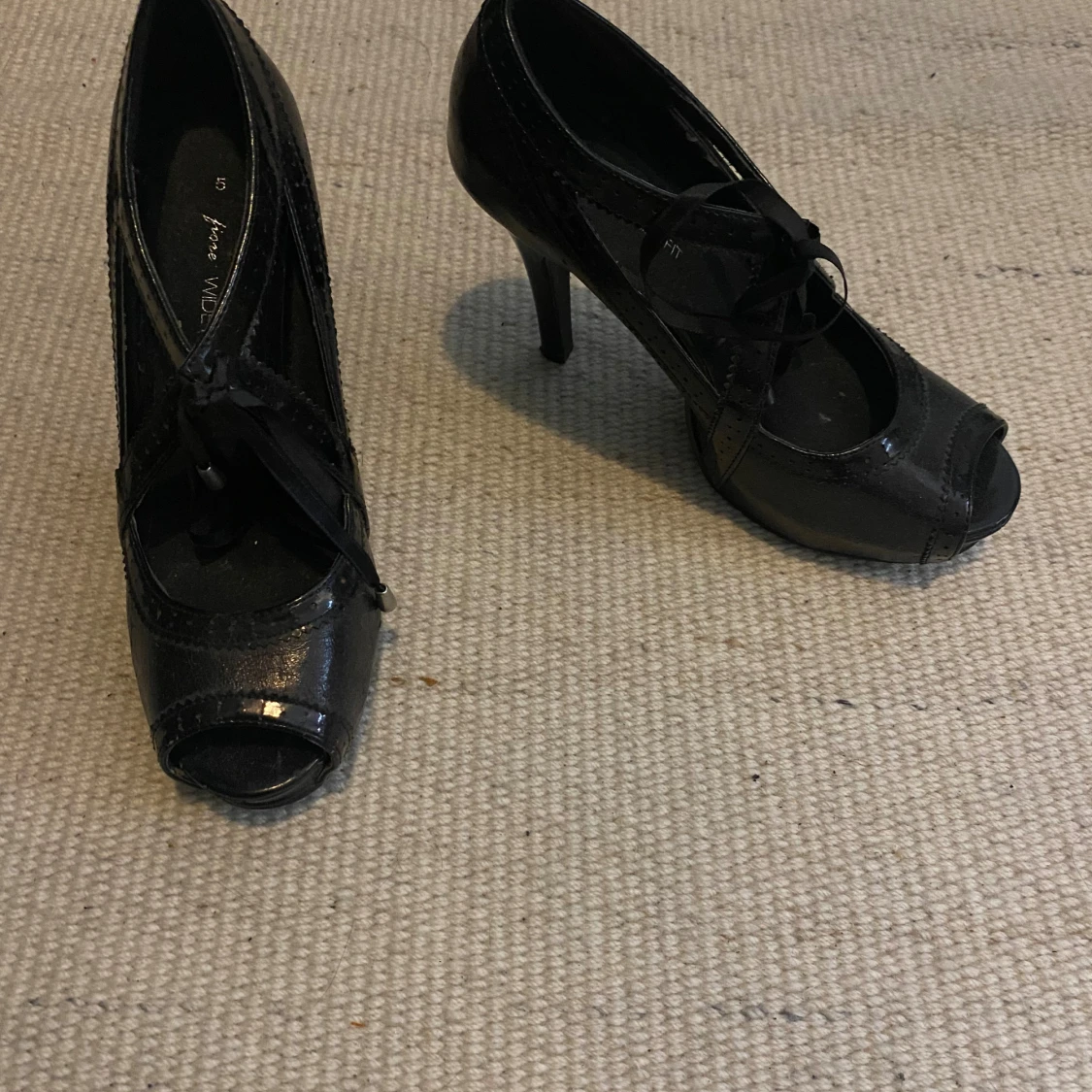 Gulliga goth klackar - 1