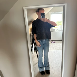 Stickad tröja - En jättefin brun stickad tröja från Gina, knappt använd.