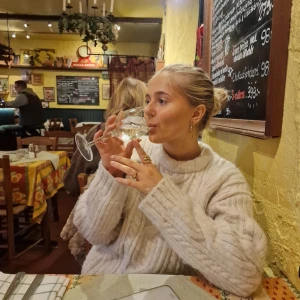 Vit stickad tröja - Säljer min tjocka stickade tröja