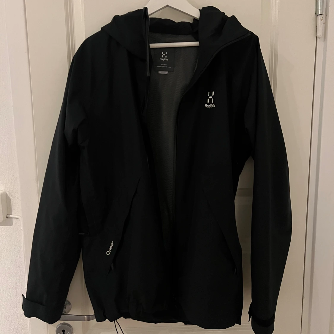 Svart vindjacka från Haglöfs med huva - 2