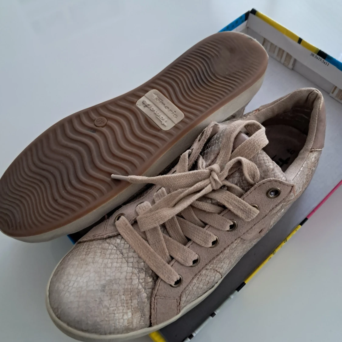 Beige sneakers från Tamaris, stl 40 - 1