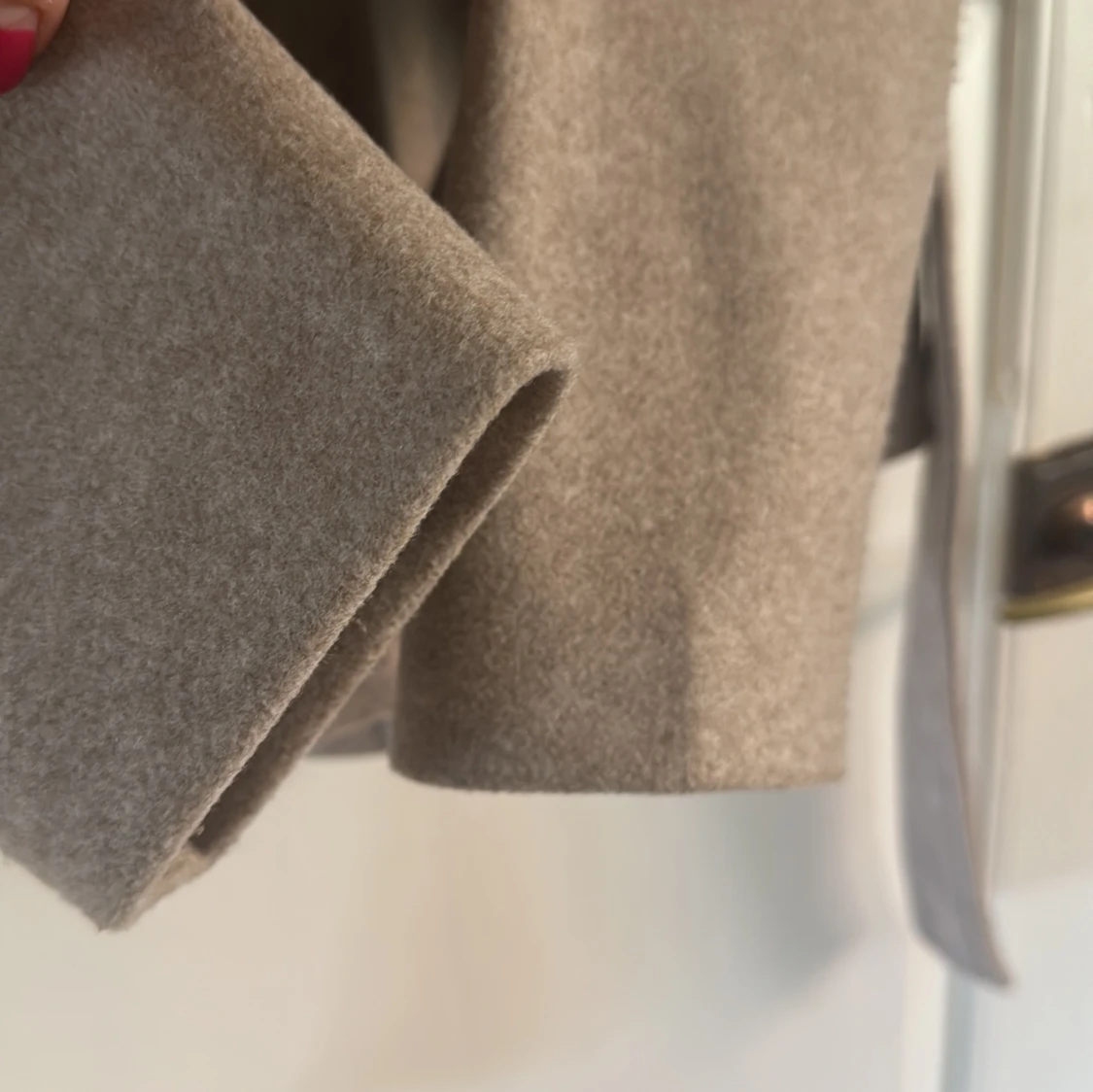 Beige kappa från Vero Moda med bälte - 2