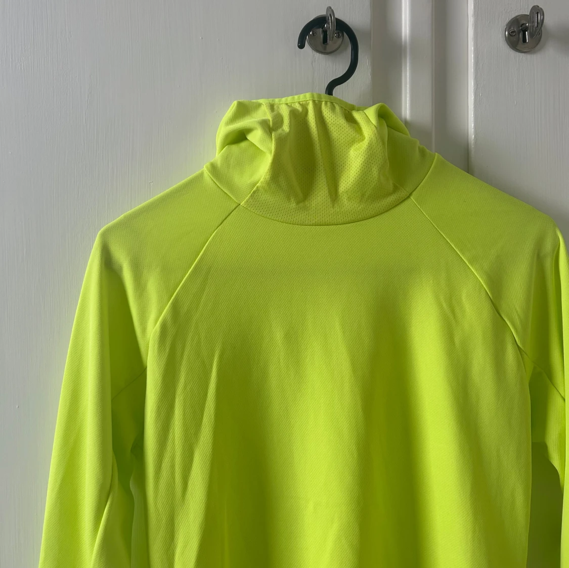 Neongul långärmad träningströja - 1