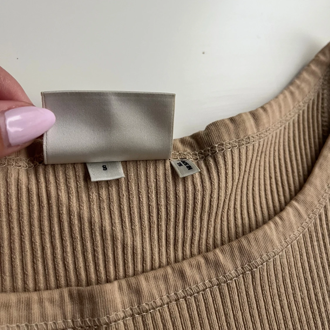 Beige ribbad linnetopp från Gestuz - 3