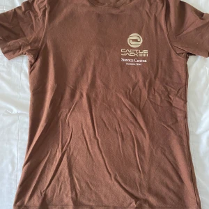 Brun Cactus Jack x Nike t-shirt M - Brun t-shirt från Nike x Cactus Jack. Perfekt för dig som gillar streetwear och Travis Scott. Storlek M men passar även större S.