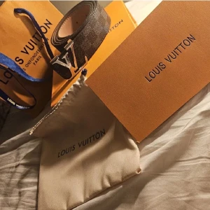 L.V bälte - Svart bälte