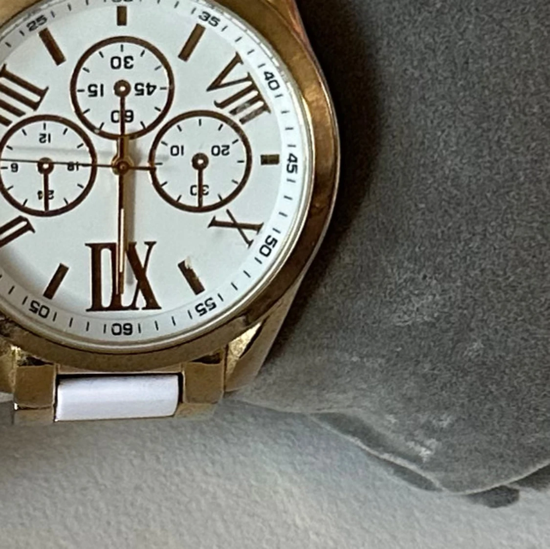 Guldig och vit klocka från Michael Kors - 1