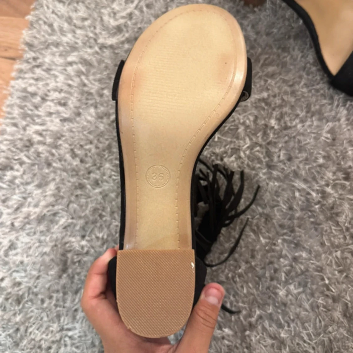 Svarta klackar med fransar och klack - 3