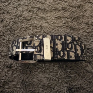 Bälte  - Fin och elegant bälte. Mycket bra skick. 