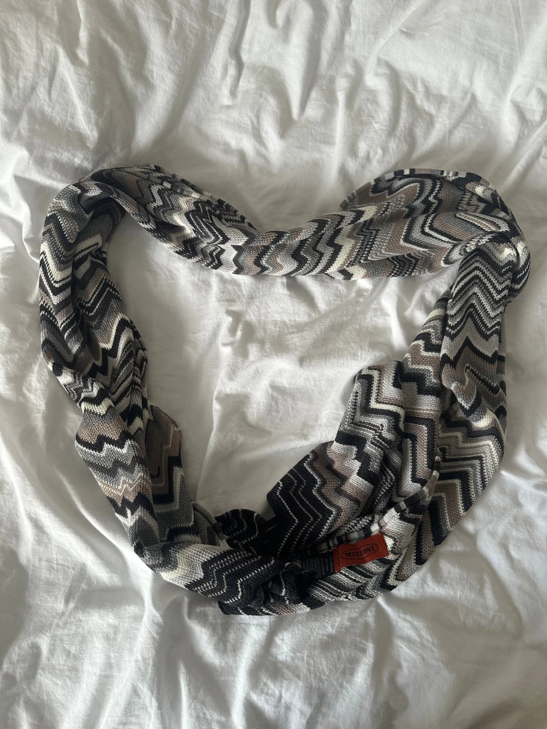 Grå/svart halsduk från Missoni