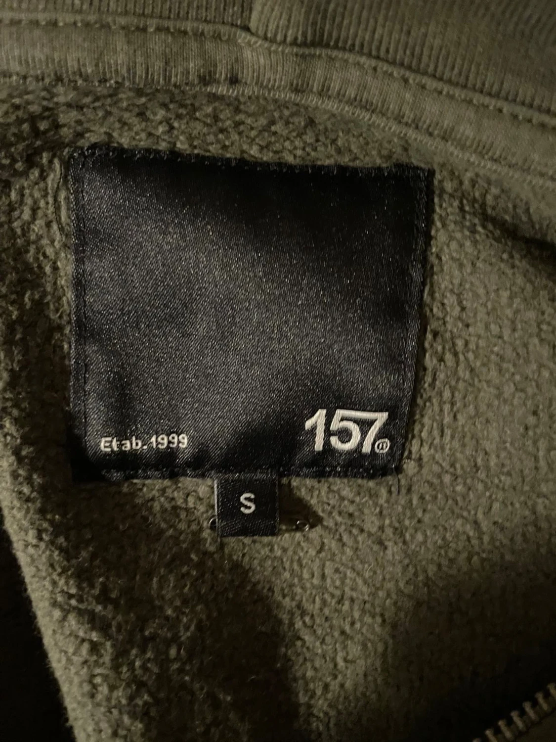 Olivgrön hoodie från 157 med dragkedja - 1