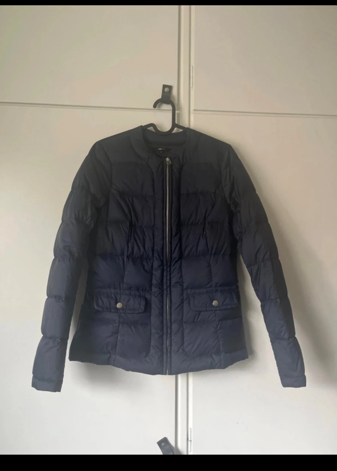 Mörkblå dunjacka med dragkedja