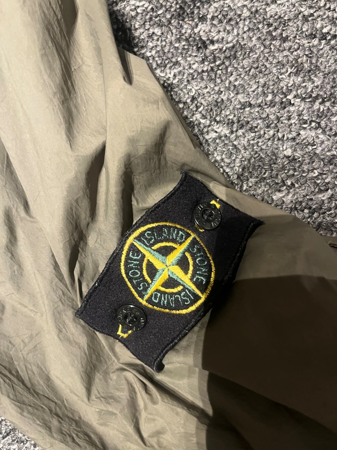 Stone Island grön vindjacka med huva - 2