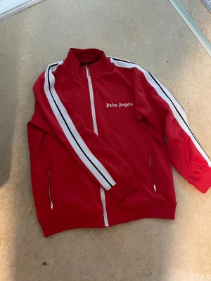 Palm Angels  - Säljer min storebrors Palm Angels som han inte använder den längre. Pris kan diskutera via intresse. 