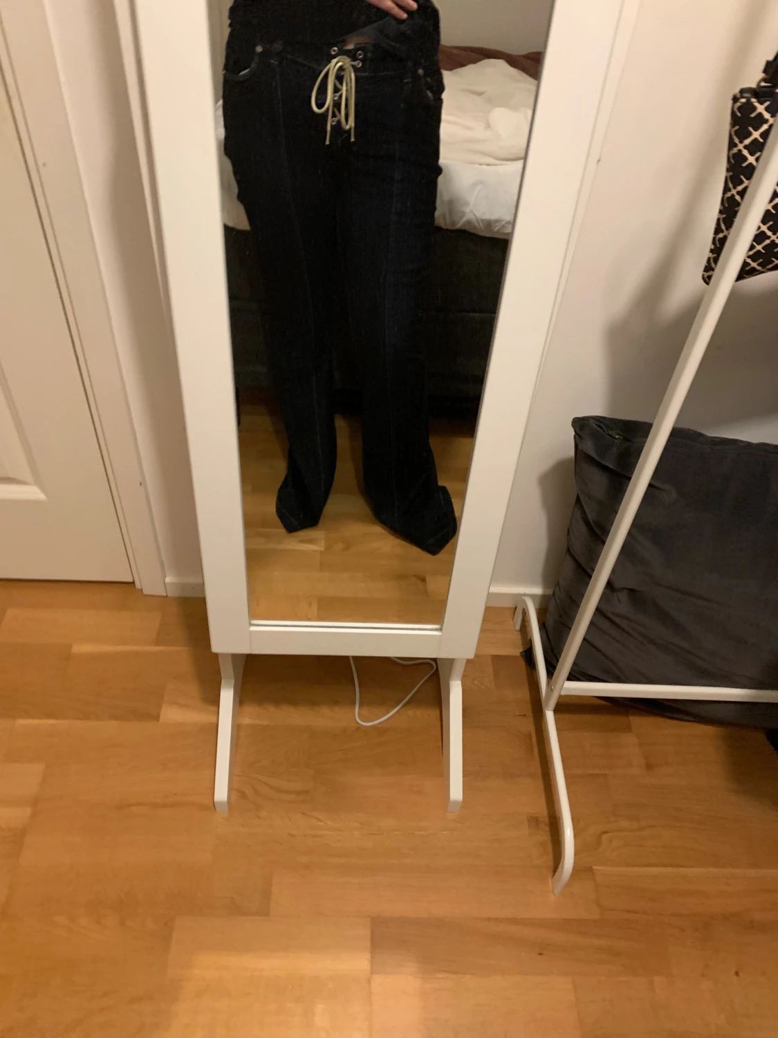 Weekday jeans med snörning