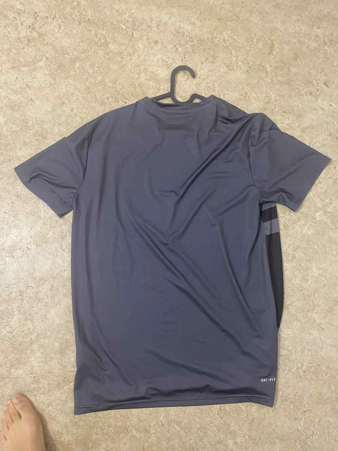 Nike Dri-Fit grå t-shirt med ränder - 1