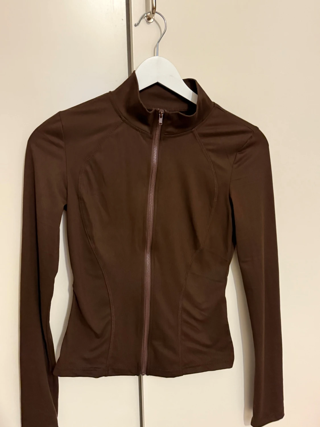 Brun tight träningsjacka med dragkedja - 2