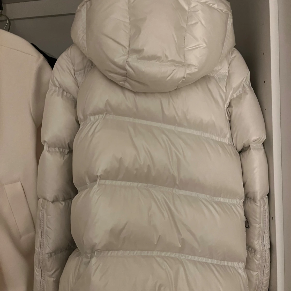 Vit pufferjacka från Caya - 1