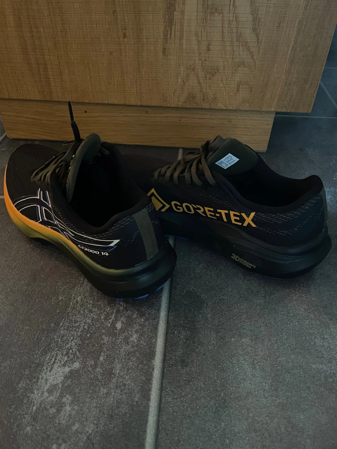 ASICS GT-2000 14 Gore-Tex  - 1