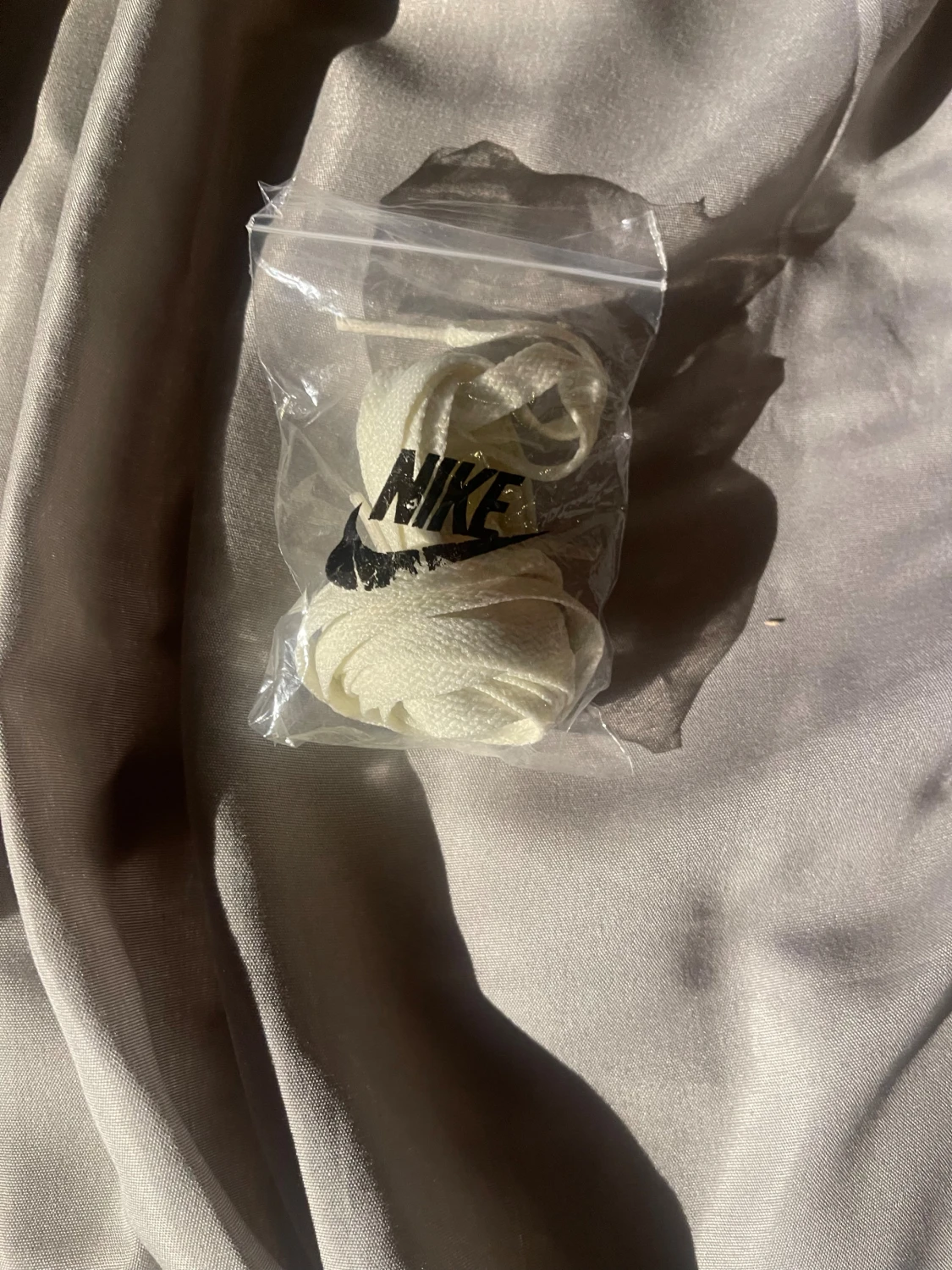 Vita Nike skosnören i originalpåse