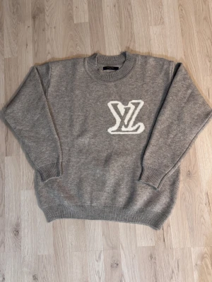 Louis Vuitton | grey sweater - Size M, never used, condition and quality perfect