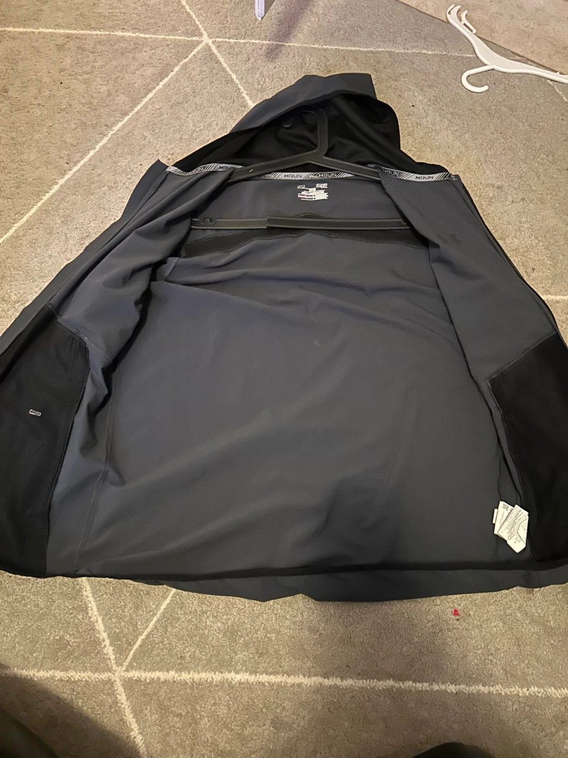 Svart vindjacka Under Armour RUN - 1