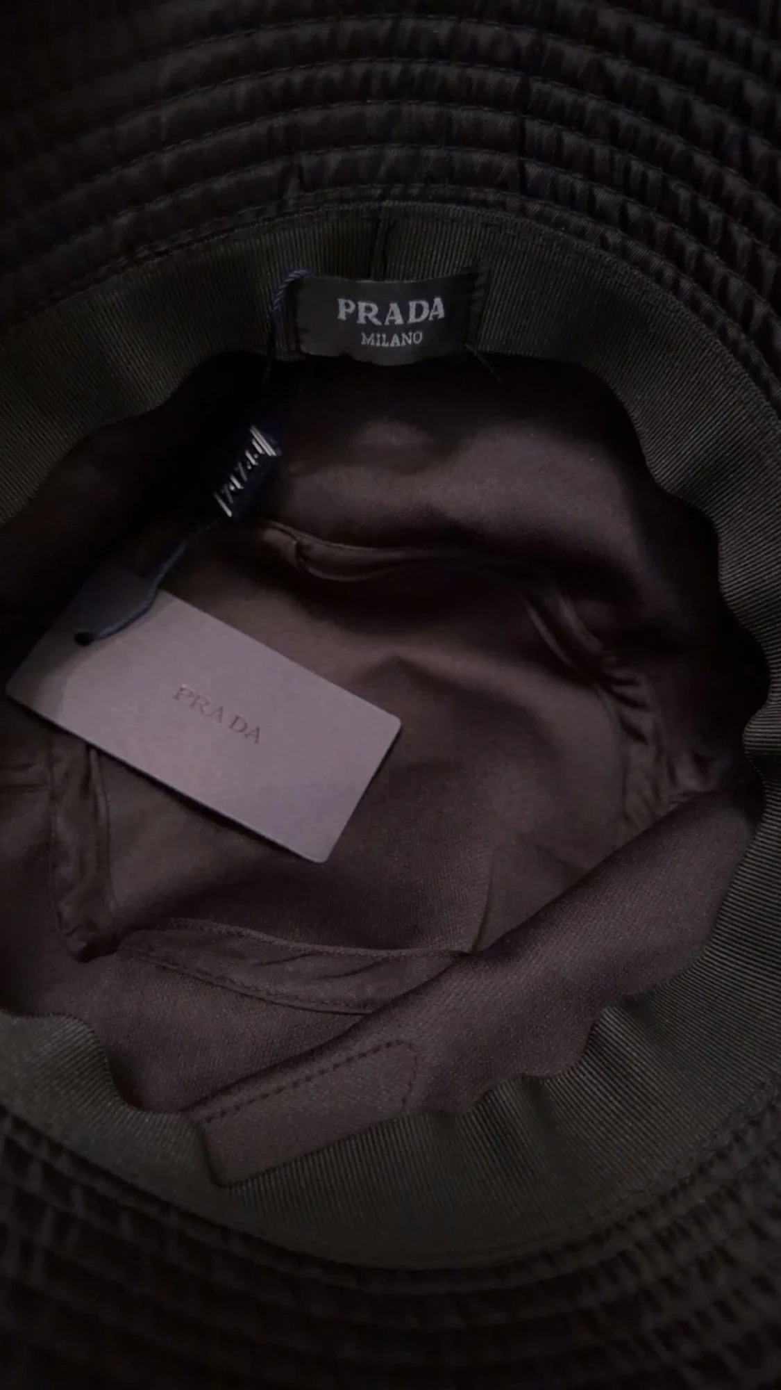 Svart bucket hat från Prada - 5