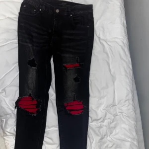 Amiri jeans - Finns i Stockholm Jag ger rabatt till en bra och seriös köpare 