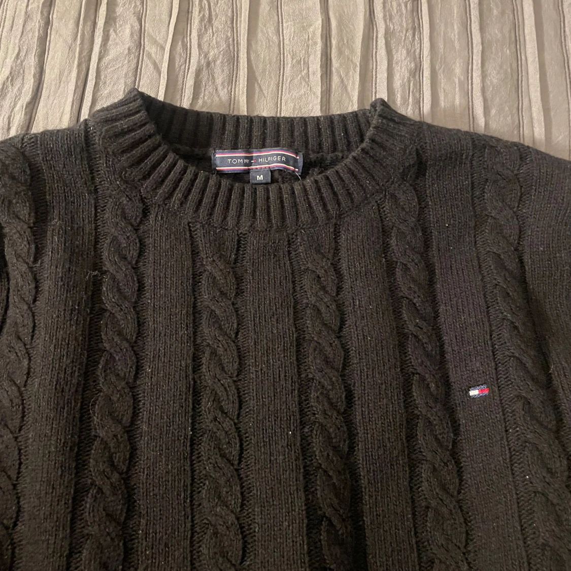 Svart kabelstickad tröja Tommy Hilfiger - 1