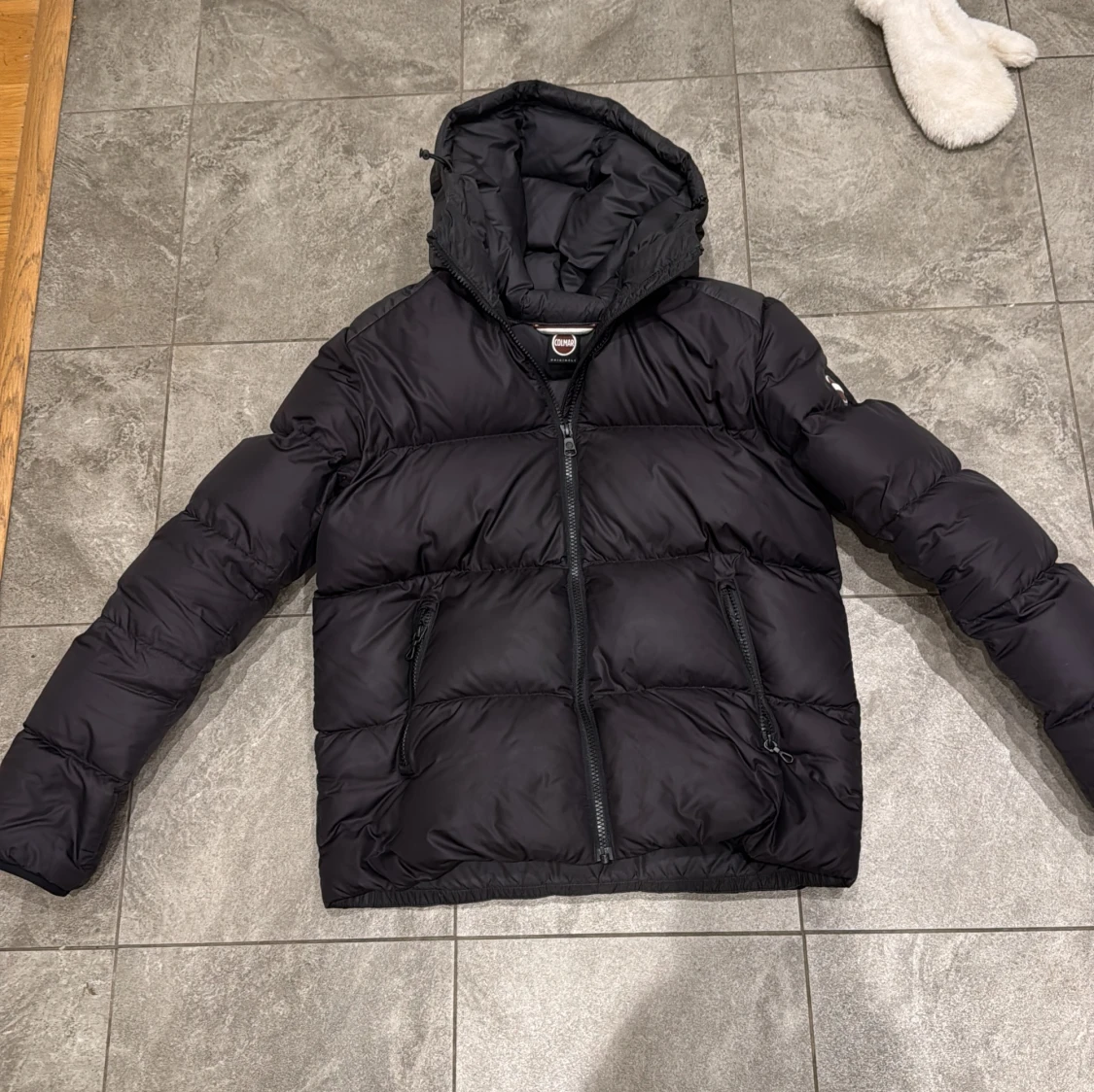 Svart pufferjacka från Colmar