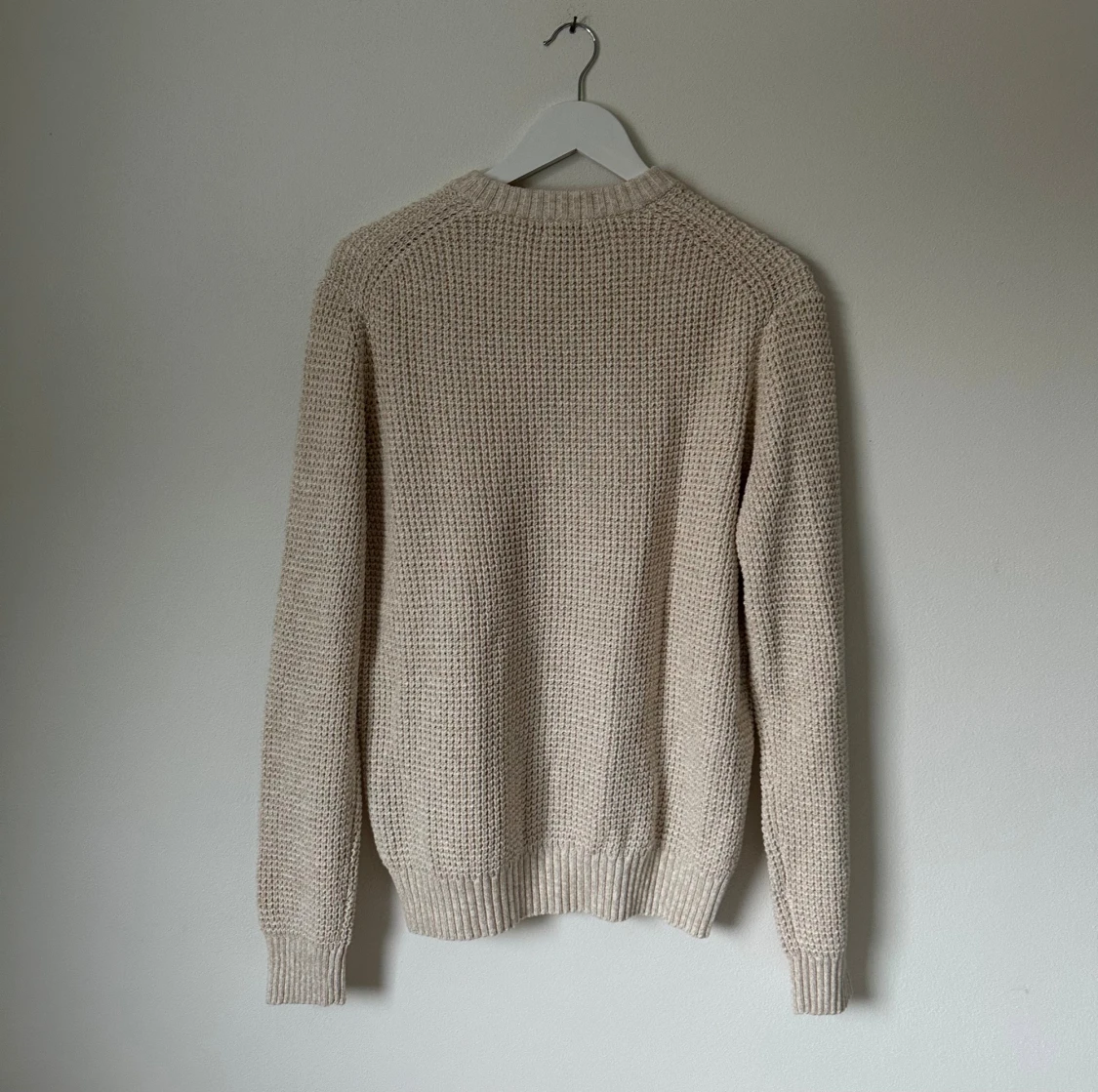Beige stickad tröja från Uniqlo - 1