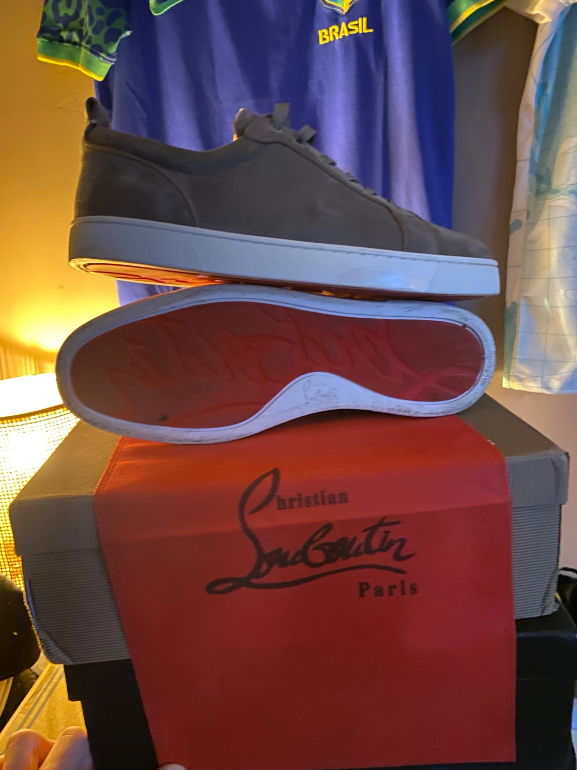 Christian Louboutin grå mocka sneakers