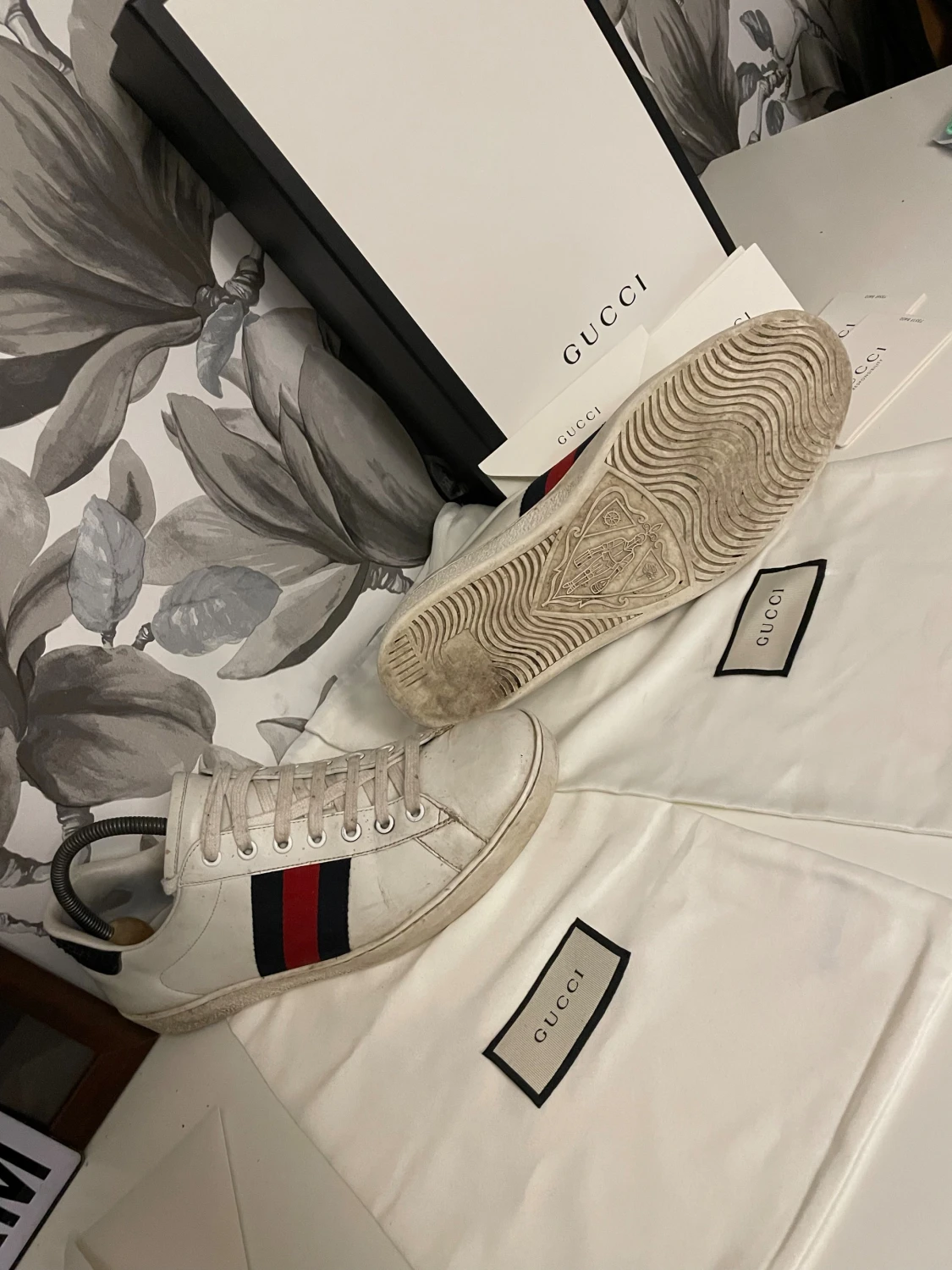 Gucci sneakers med röd och blå rand - 2