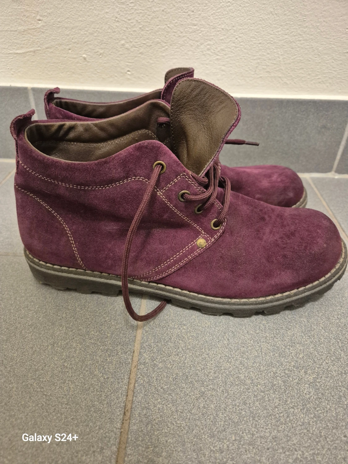 Vinröda mockakängor från Kavle - 1