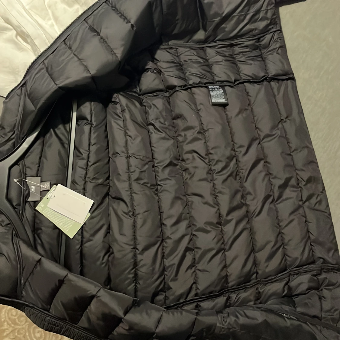 Svart quiltad dunväst från H&M - 2