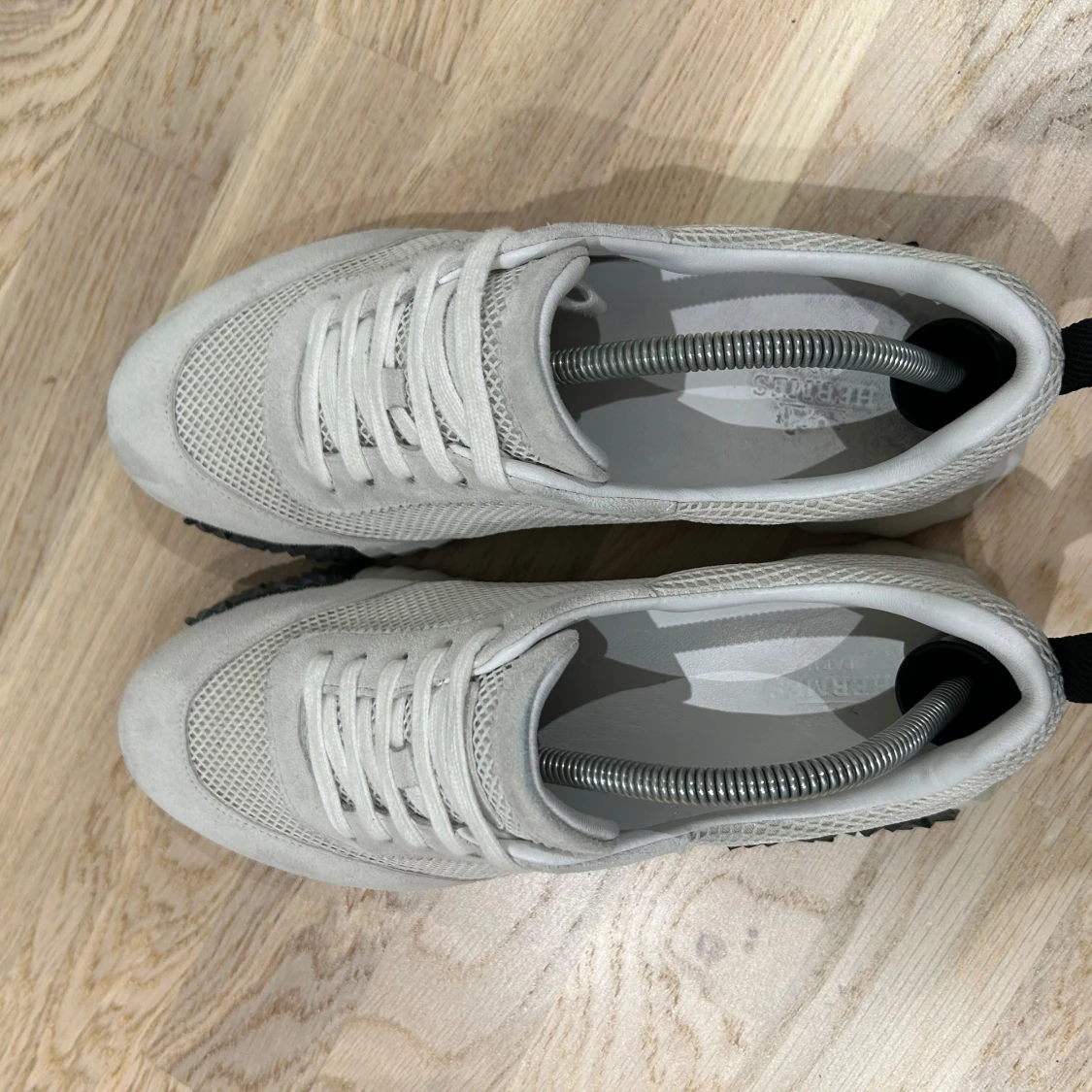 H vita sneakers med mesh - 2