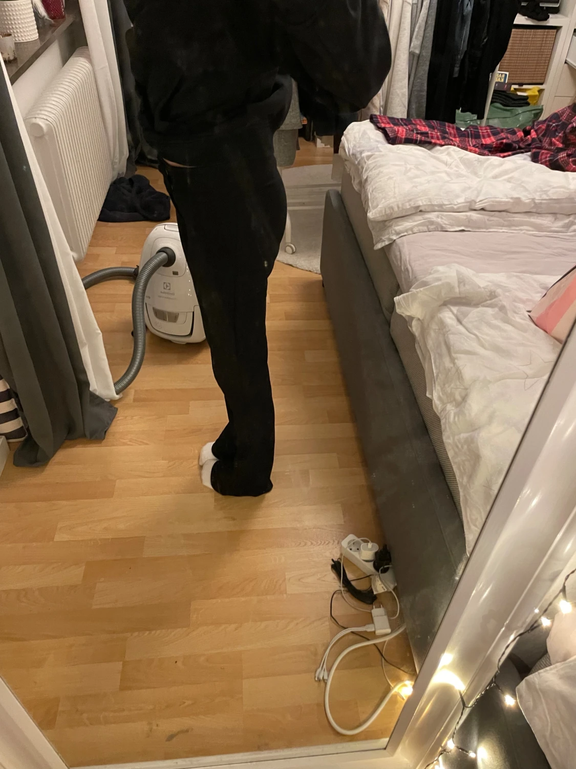 Svarta bootcut byxor i mjukt tyg - 3